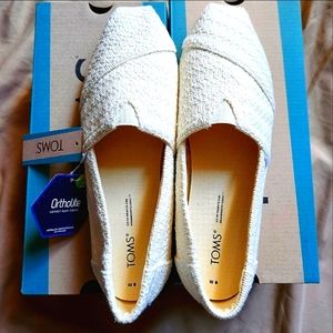 NWT- TOMS Alpargata White Natural Knit Ortholite flats Size 9. Or 2/$80 ALL TOMS